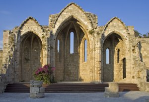 castle-ruin-in-rhodes-town